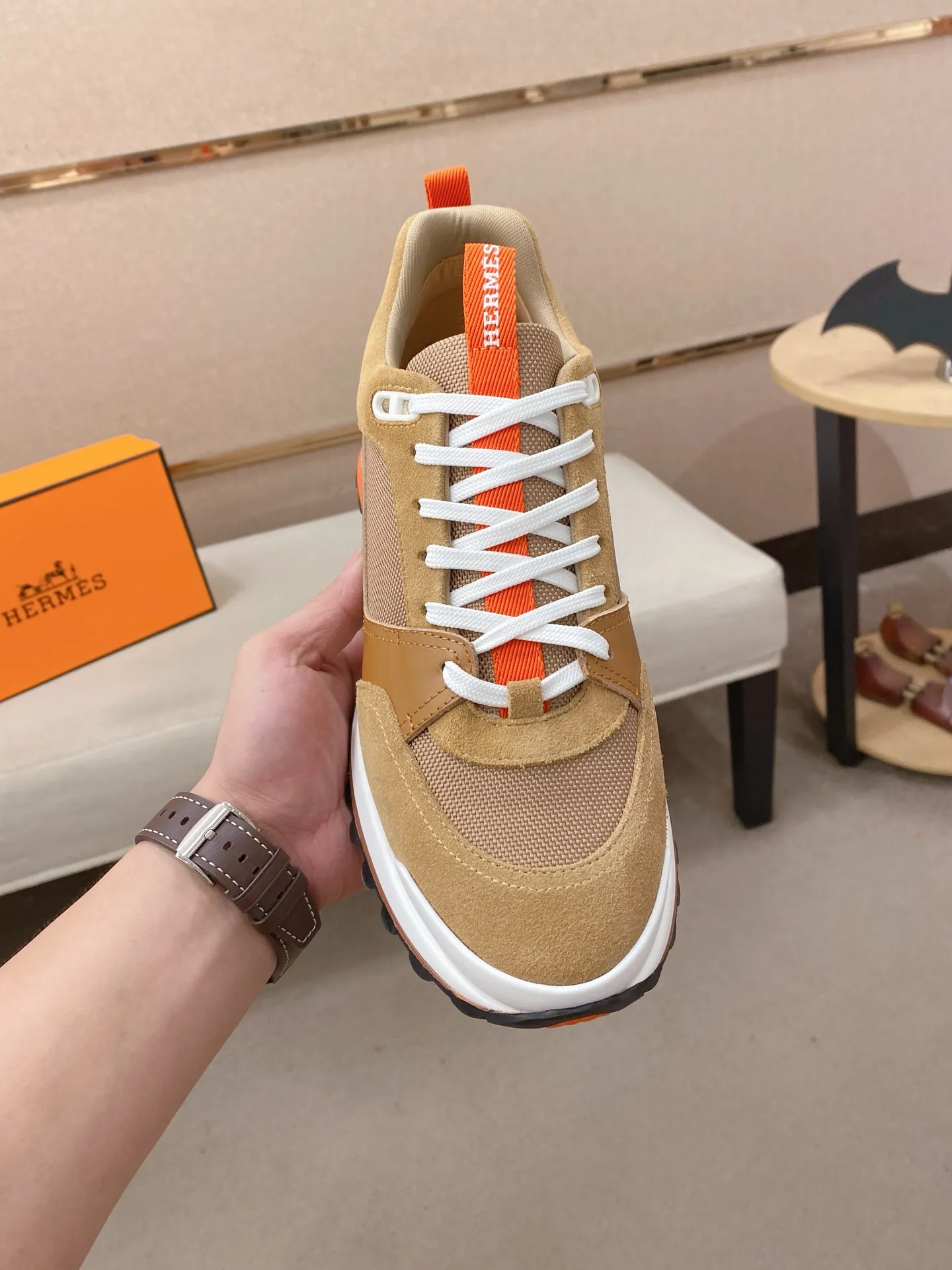 Men's clothing and shoes💰: 520💰《HERMES》【Classic original single version】Hermès; top 🔝purchasing agent🔍🔍men's latest 🇺🇸 counter sales simultaneously, original imported from Italy ▲▲first-layer cowhide ▲▲ (high-end, nobility, class) times) Exquisite workmanship (Italian 🇮🇹Imported water-dyed 🐂cowhide lining) sole: Original sole provided by the original factory, ⚠️exclusive double-layer activity·TPR·rubber·combined molded outsole; super comfortable·wear-resistant·non-slip·environmental protection The real thing is more beautiful if you take the real thing (high quality, follow the order), you can enter and exit the counter at will * Number of yards: 38·39·40·41·42·43·44# (can be customized 45.)